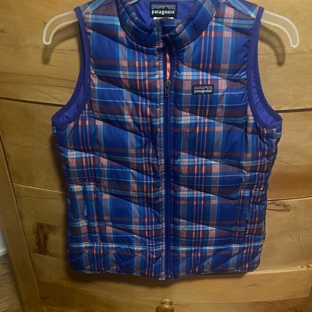 Patagonia girls Plaid Puffer Vest